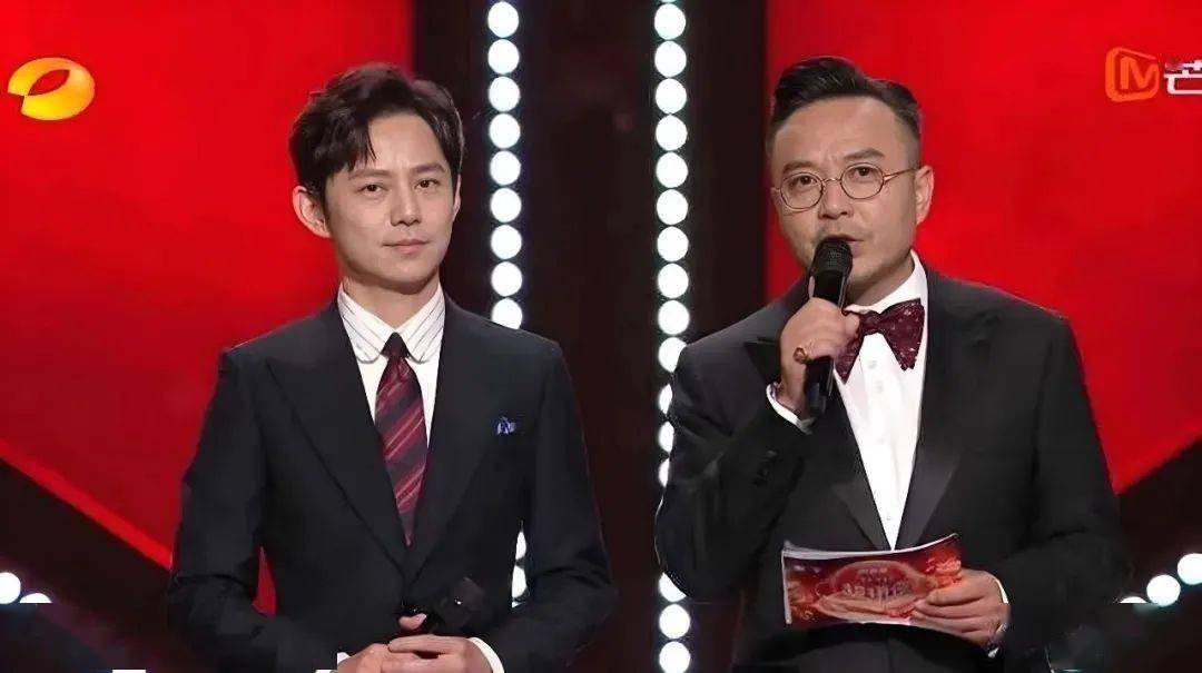 都被扒出来了何炅的家底(图5)
