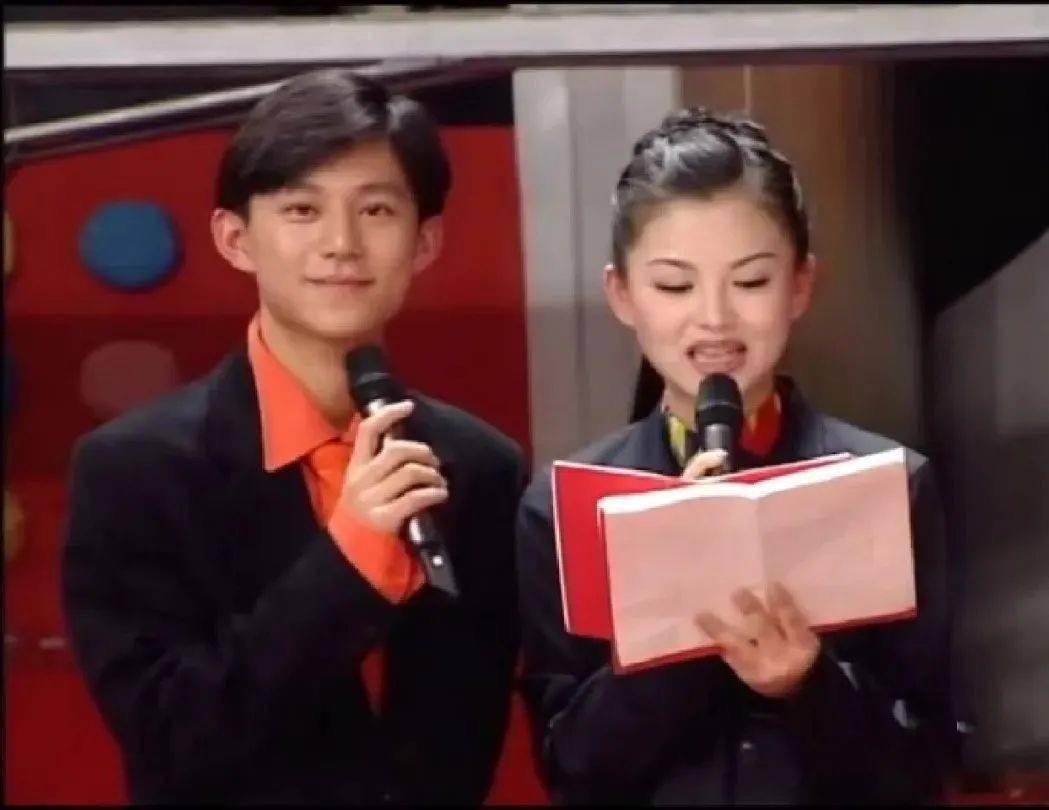 都被扒出来了何炅的家底(图11)