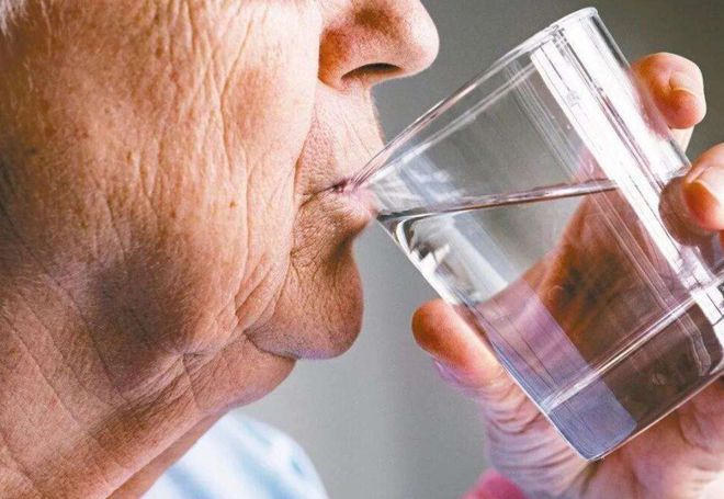 是缺水或是这几种疾病“找上门”口干是大病征兆？提醒：别以为(图12)